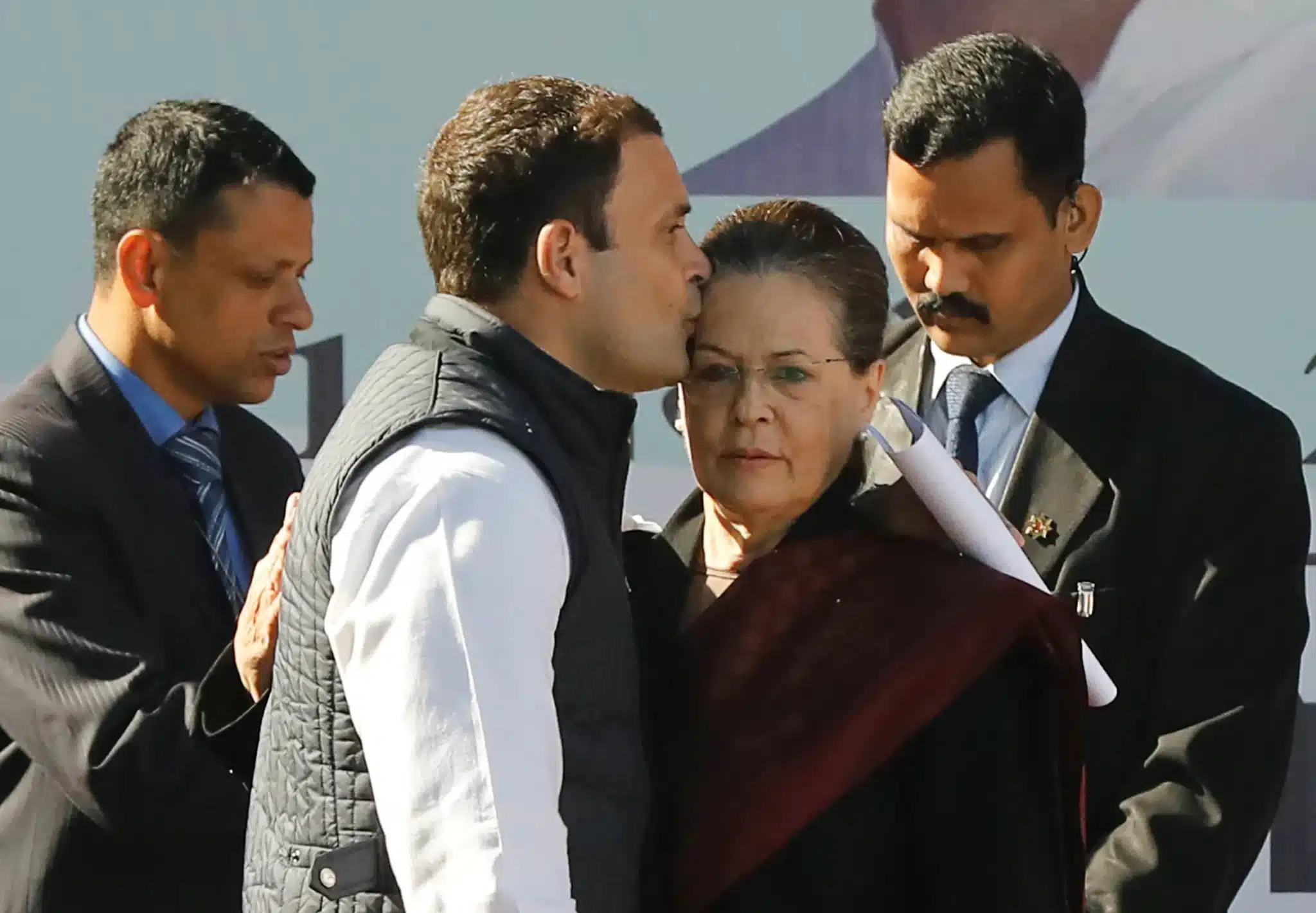 Rahul Gandhi Kiss on Sonia Gandhi ,, in sonia gandhi news